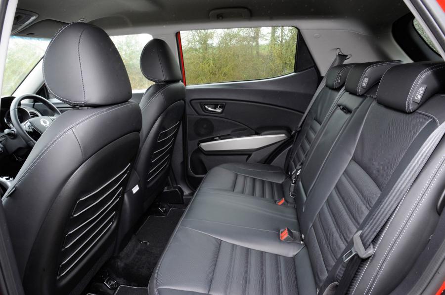 Интерьер SsangYong Tivoli Ultimate 2018 года  (UK) (фото 8 из 37)